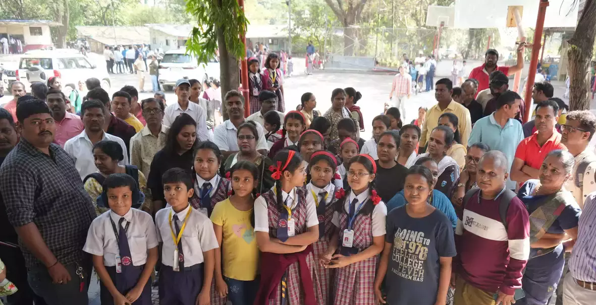 Parents Protest Outside Goenka School in Thane